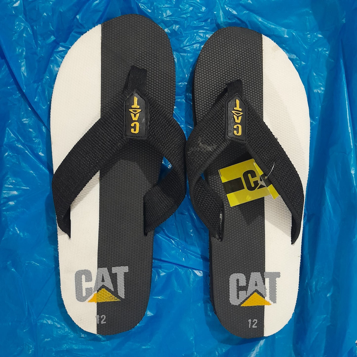 Stride Nest – Men’s Casual Comfort Slippers in Black & White