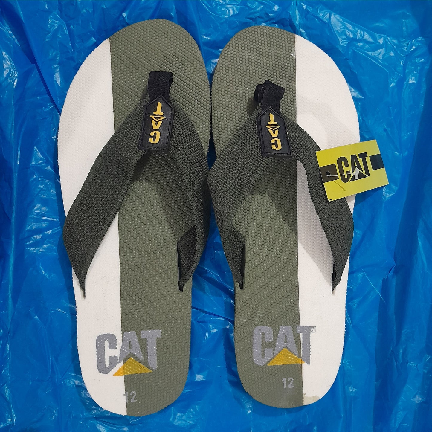 Stride Nest – Men’s Casual Comfort Slippers in Green & White