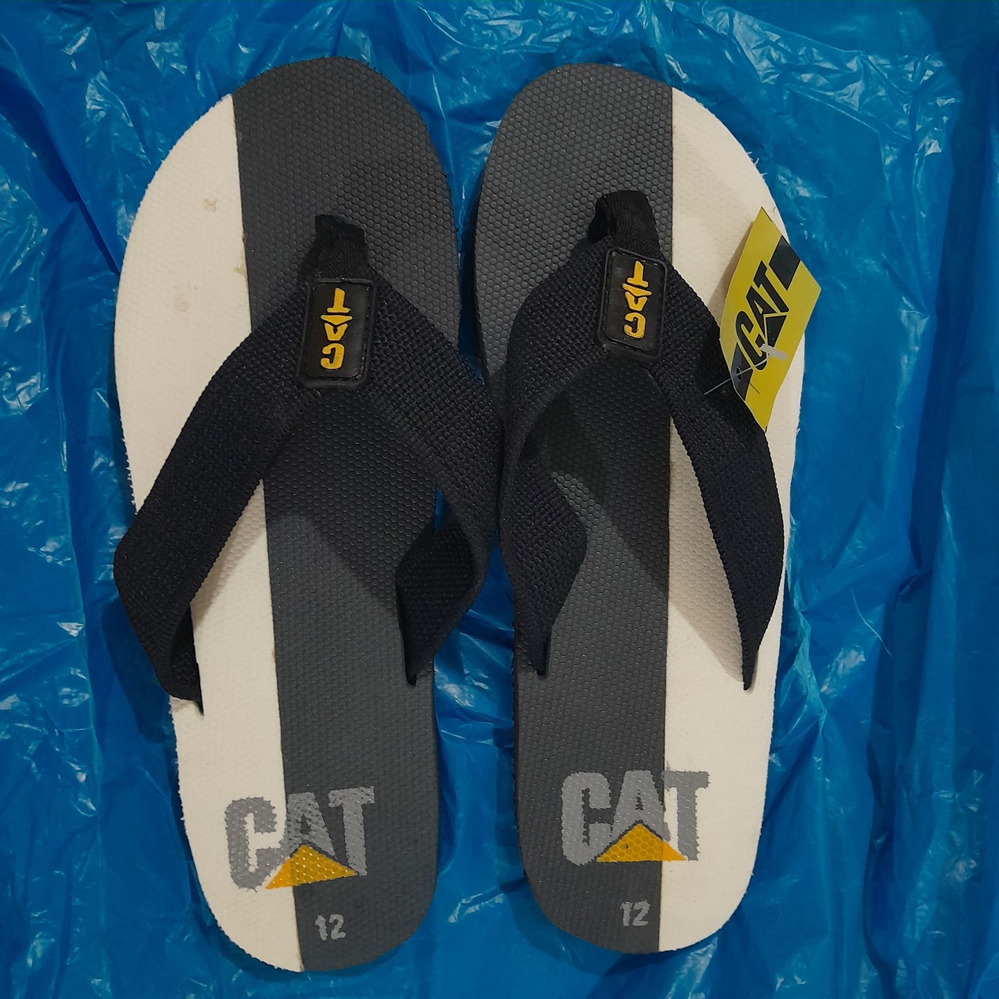 Stride Nest – Men’s Casual Comfort Slippers in Grey & White